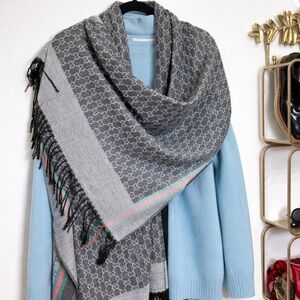 Classic lux pattern reversible scarf